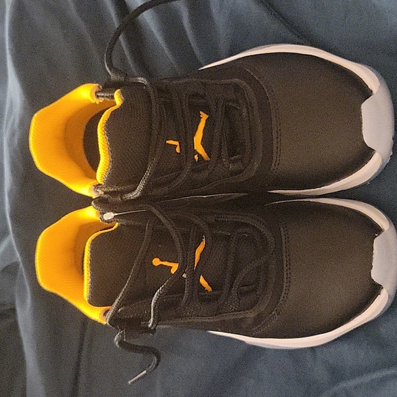 Big kids Jordans - Picture 5 of 7